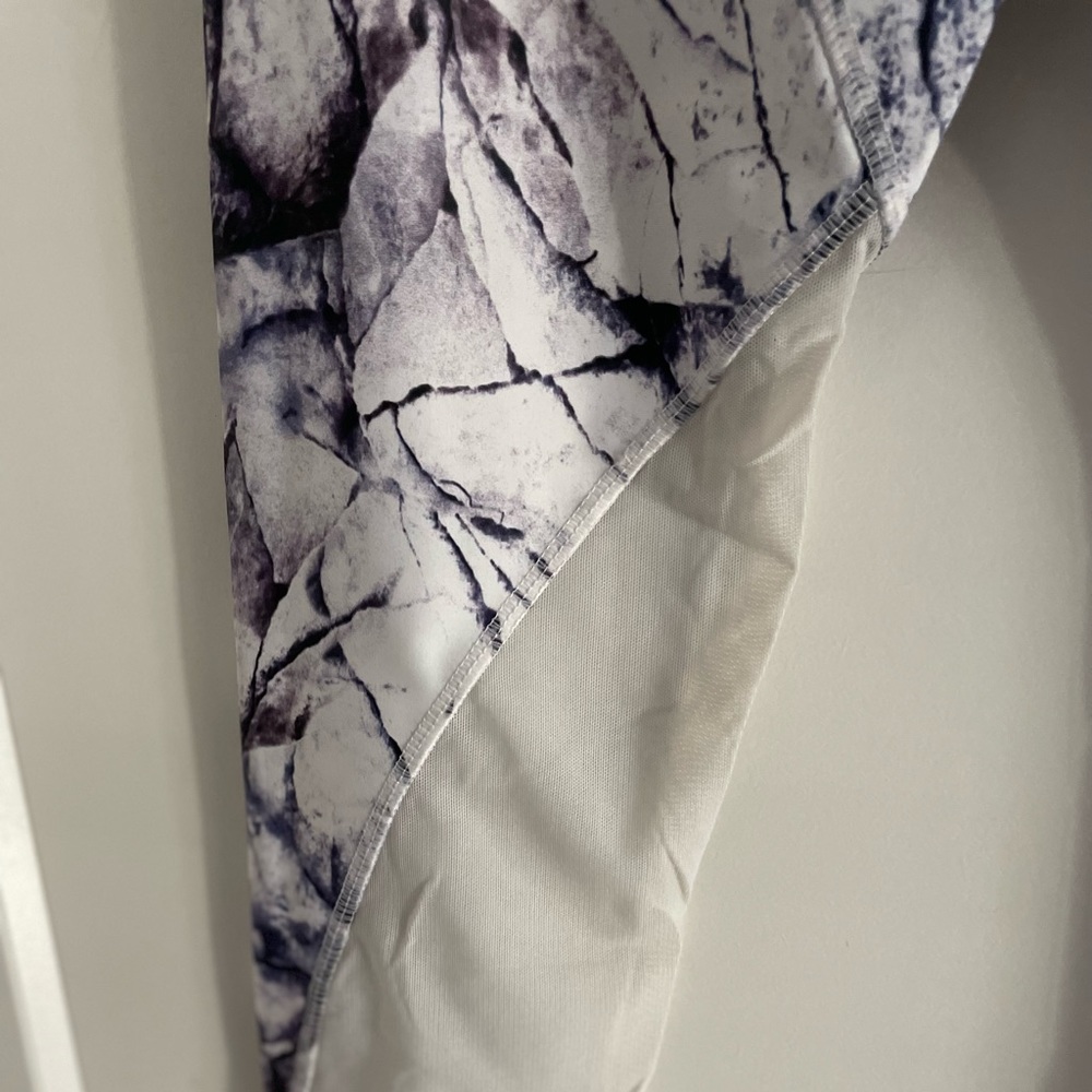 VARLEY Marble Crop Leggings  size Small